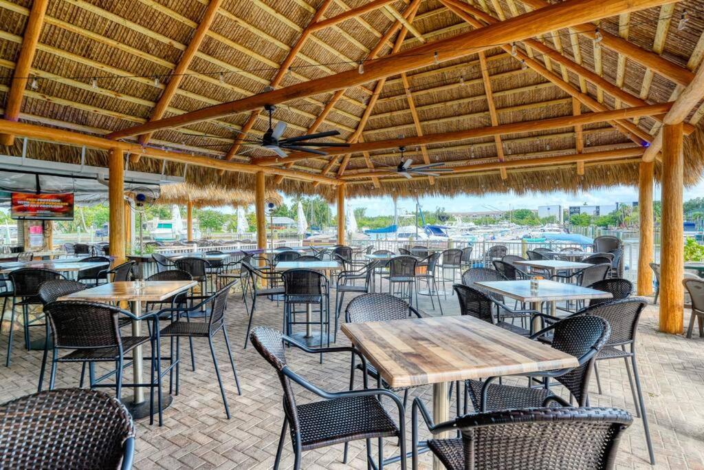 Waterfront, Pool, Tiki Bar & Grill, Gym, Location! Apartment Sarasota Luaran gambar