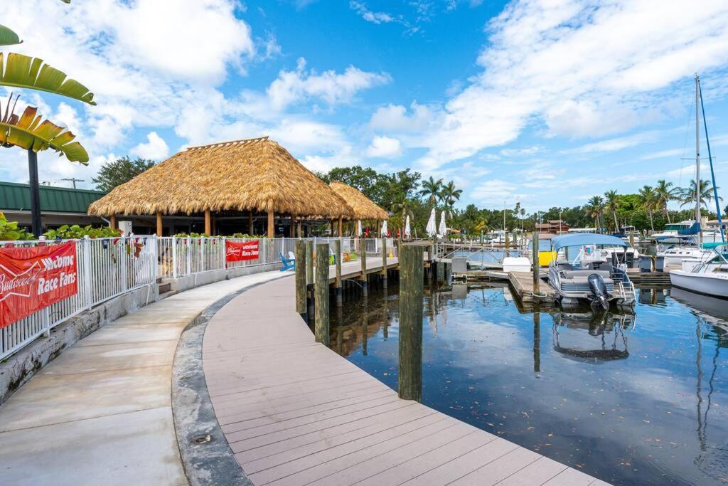 Waterfront, Pool, Tiki Bar & Grill, Gym, Location! Apartment Sarasota Luaran gambar